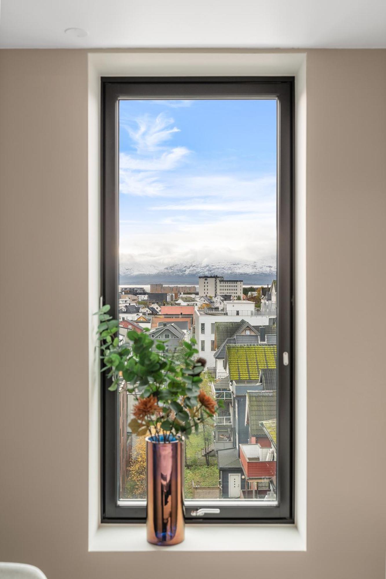 Luxury Apartment Downtown Tromso With 2 Bedrooms And 2 Bathrooms And Parking Zewnętrze zdjęcie