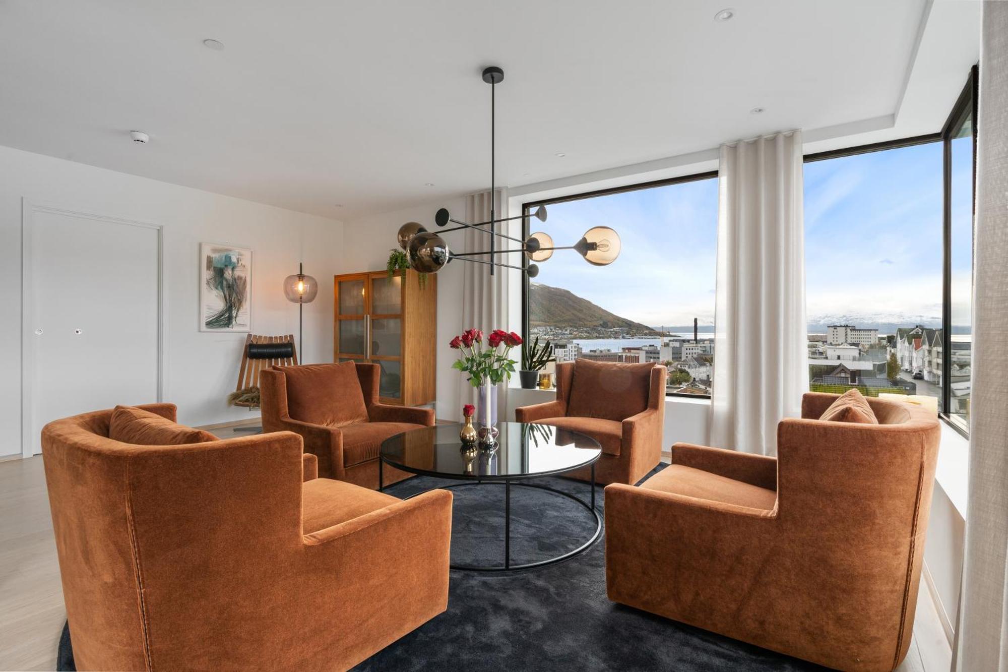 Luxury Apartment Downtown Tromso With 2 Bedrooms And 2 Bathrooms And Parking Zewnętrze zdjęcie