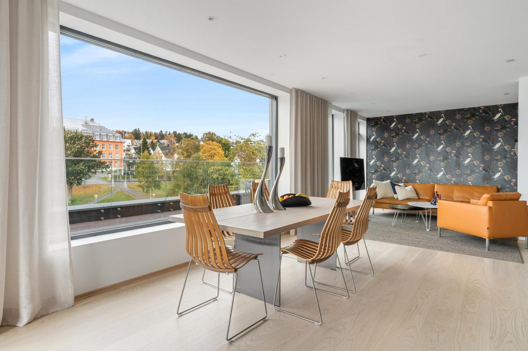 Luxury Apartment Downtown Tromso With 2 Bedrooms And 2 Bathrooms And Parking Zewnętrze zdjęcie