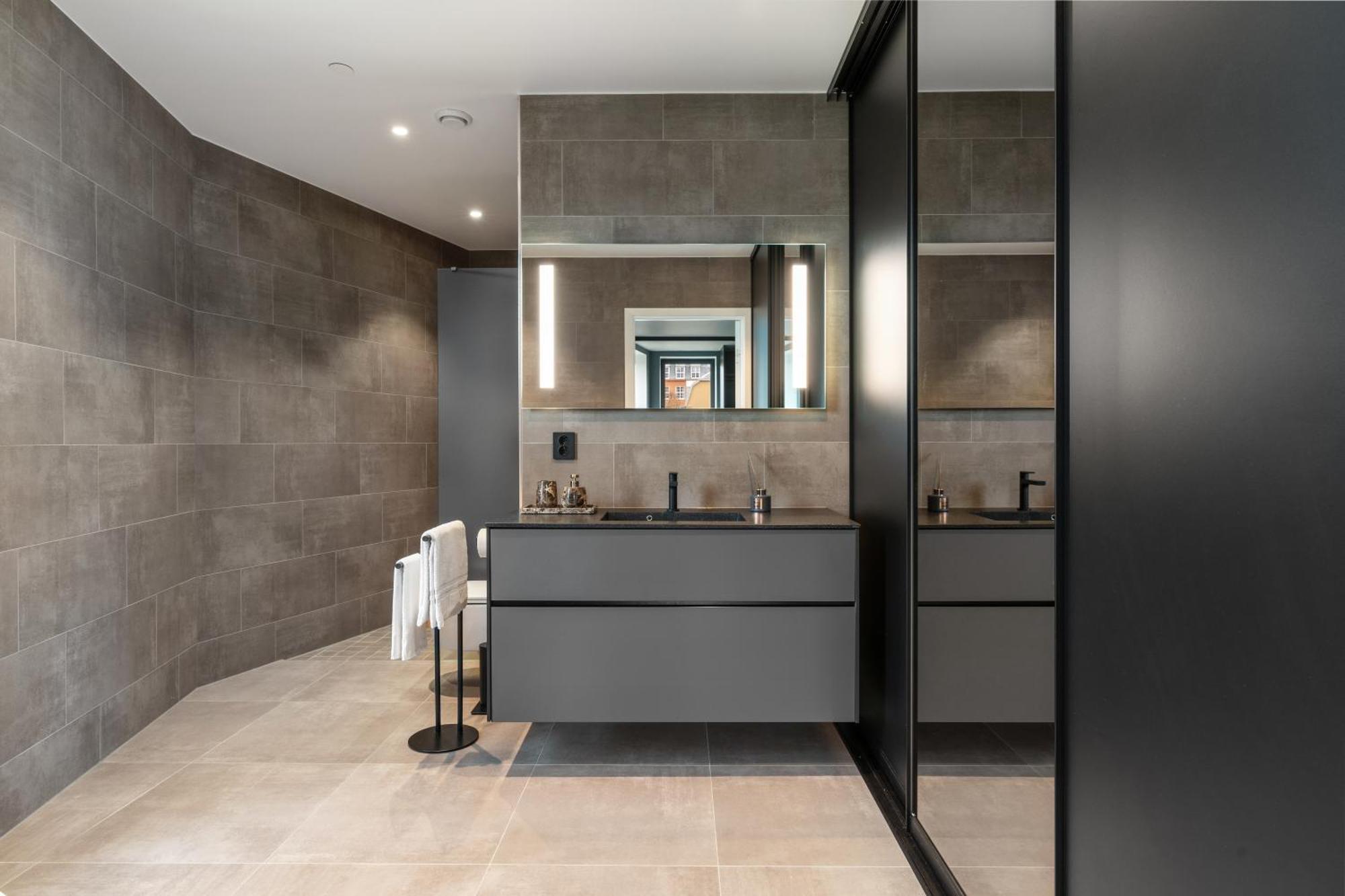 Luxury Apartment Downtown Tromso With 2 Bedrooms And 2 Bathrooms And Parking Zewnętrze zdjęcie