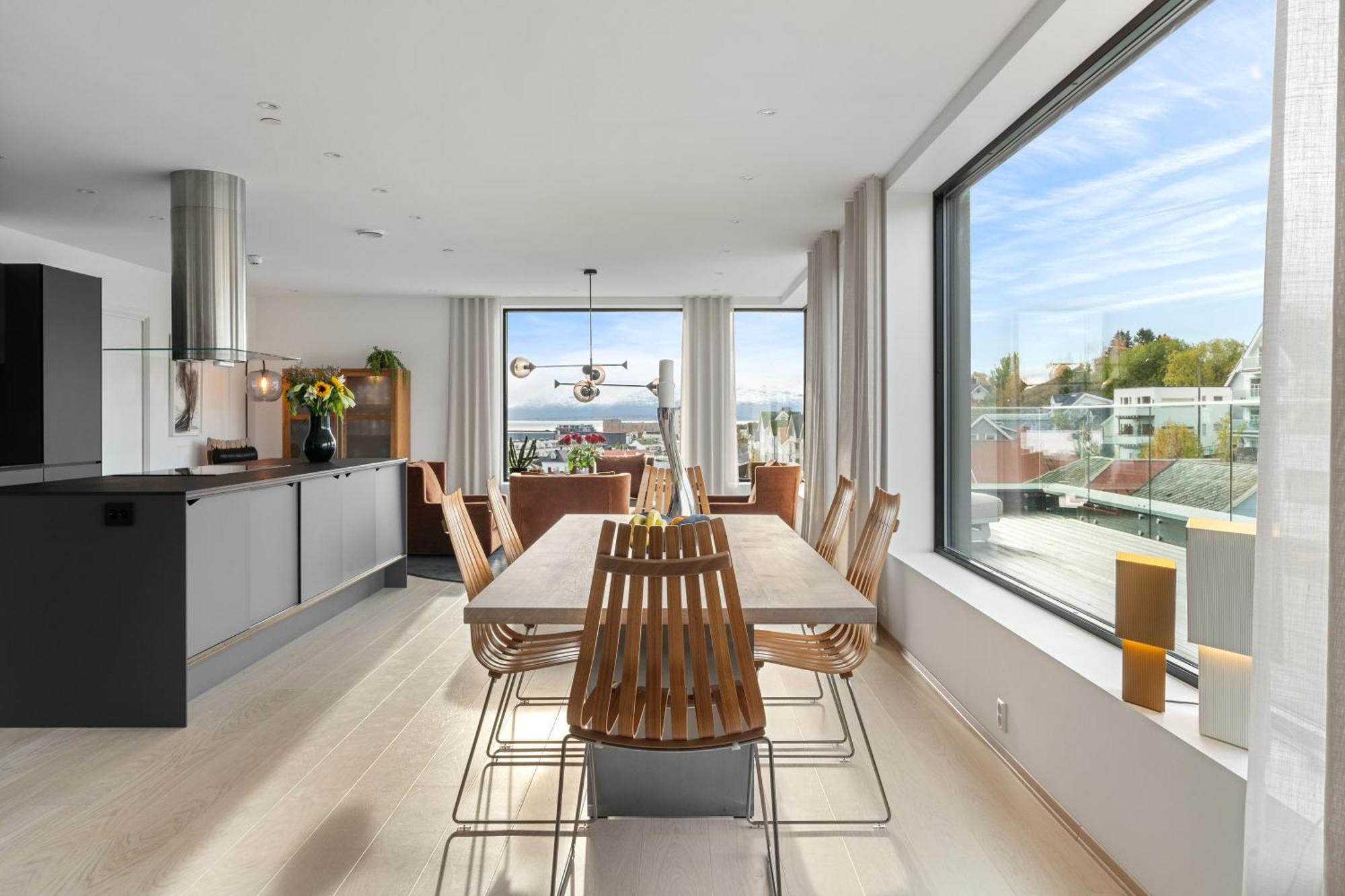 Luxury Apartment Downtown Tromso With 2 Bedrooms And 2 Bathrooms And Parking Zewnętrze zdjęcie