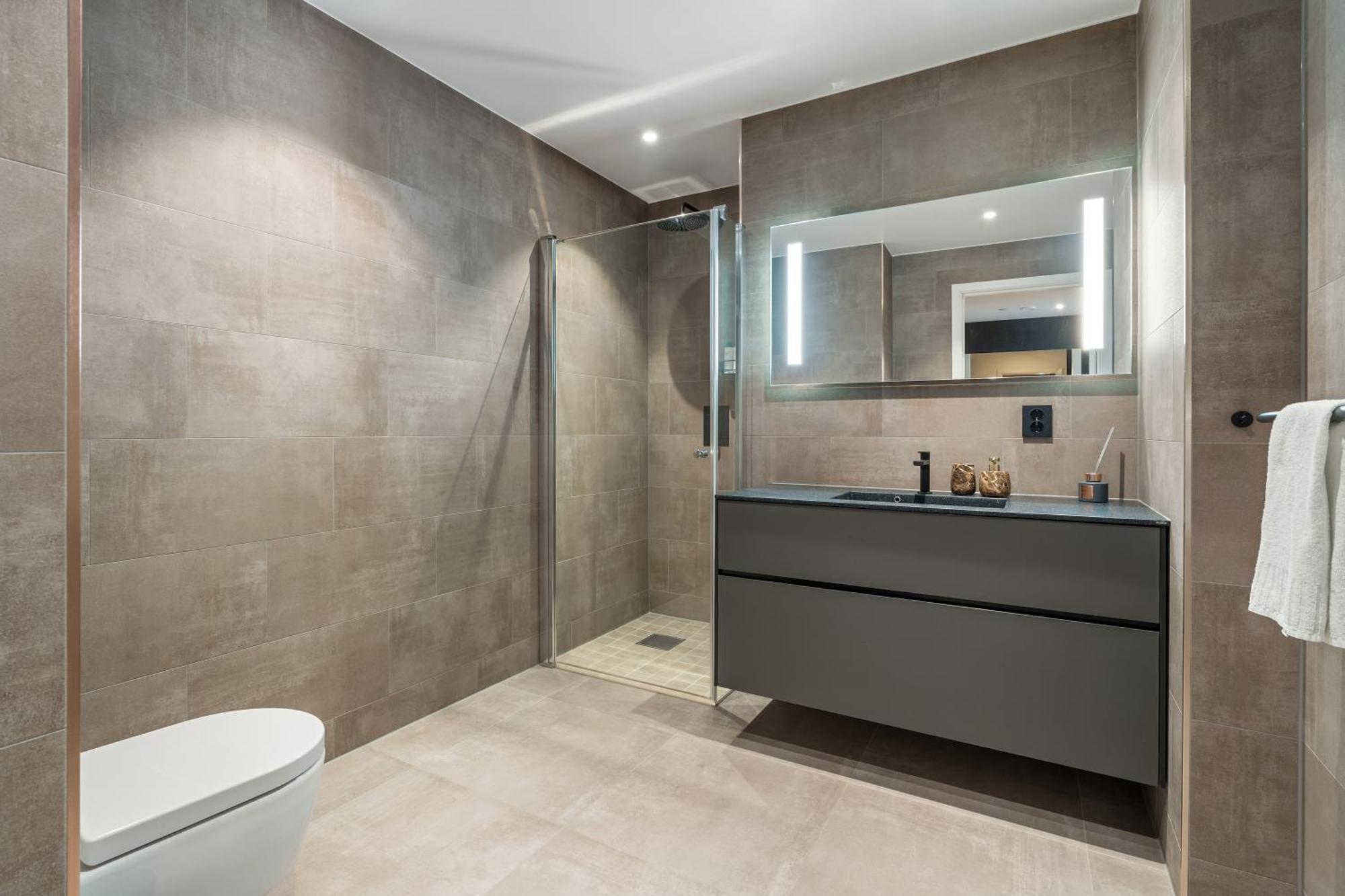 Luxury Apartment Downtown Tromso With 2 Bedrooms And 2 Bathrooms And Parking Zewnętrze zdjęcie